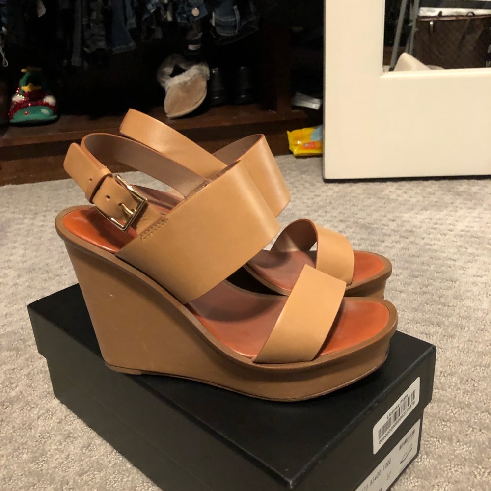 Excellent condition Tory Burch wedges